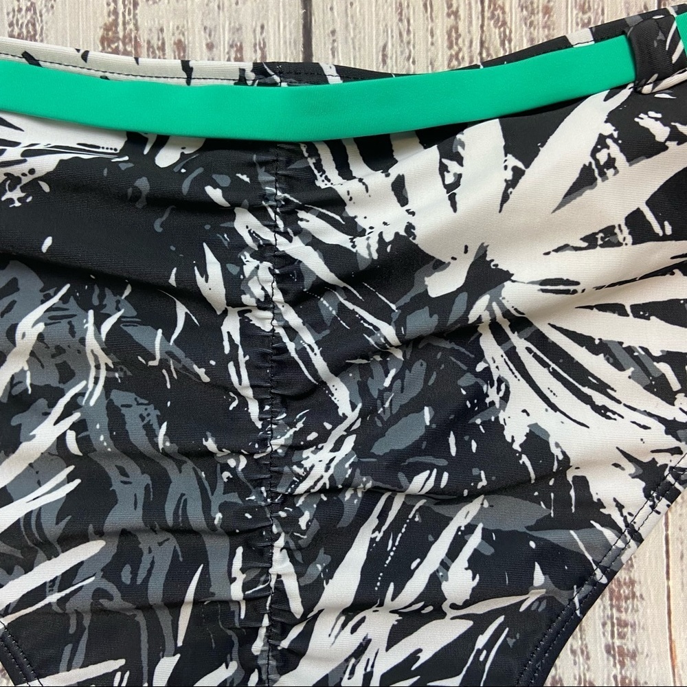 Fabletics Allison Cheeky Bikini Bottoms. Size L - Picture 4 of 8